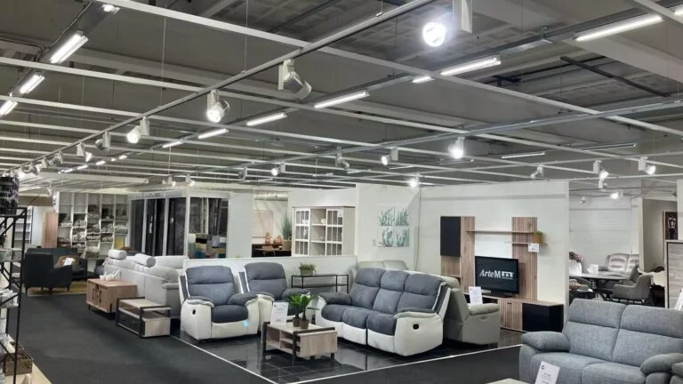 Illuminazione LED su binario a 3 fasi per un progetto in Belgio 768x432