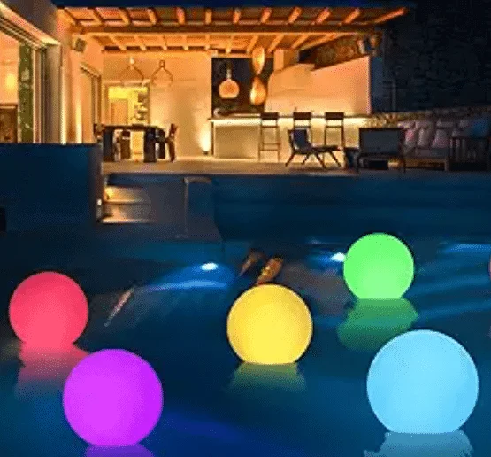 Luce galleggiante per piscina.