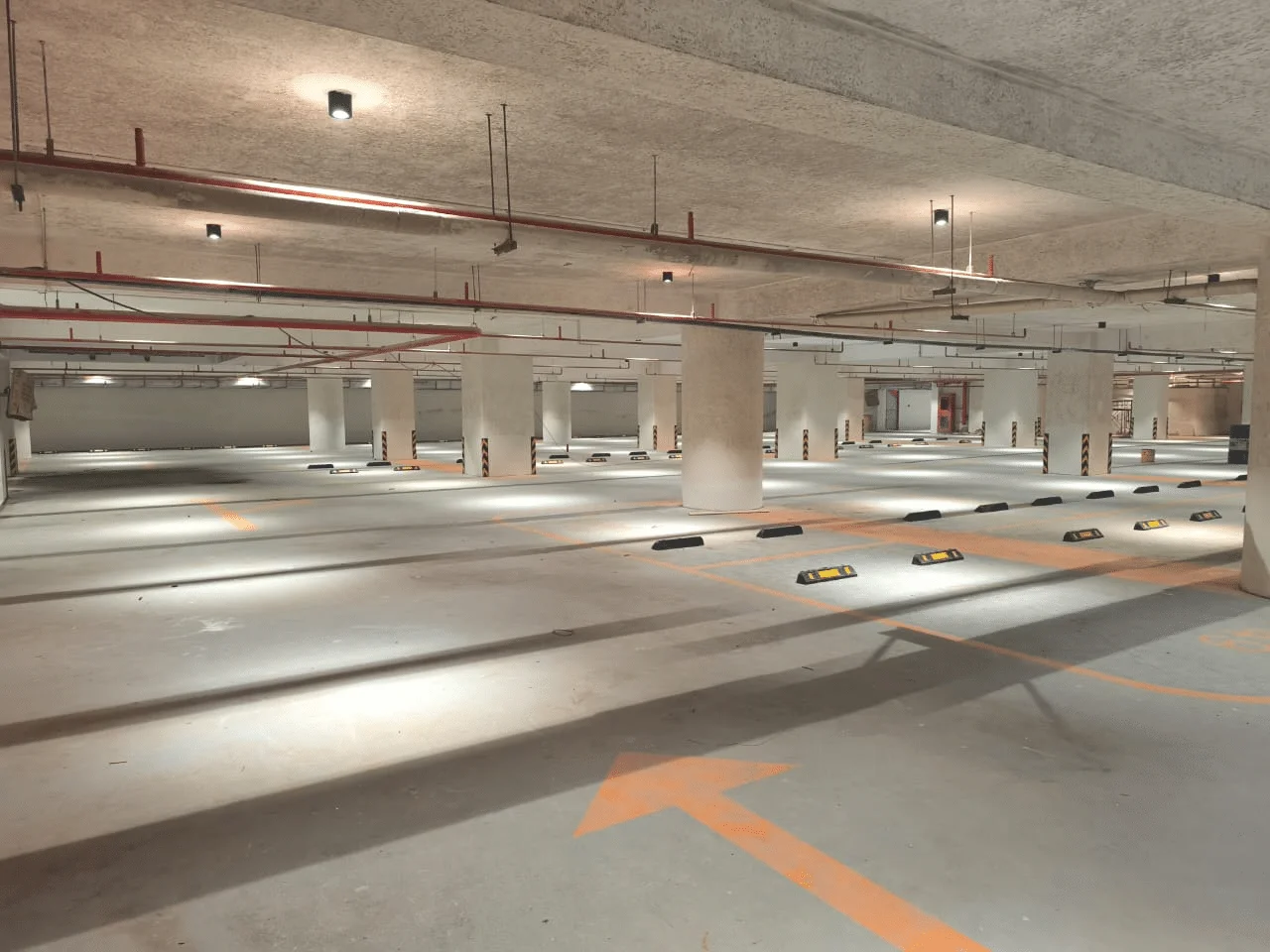 Downlight da superficie a soffitto per parcheggi