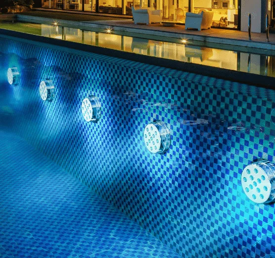 Apparecchi subacquei per piscine