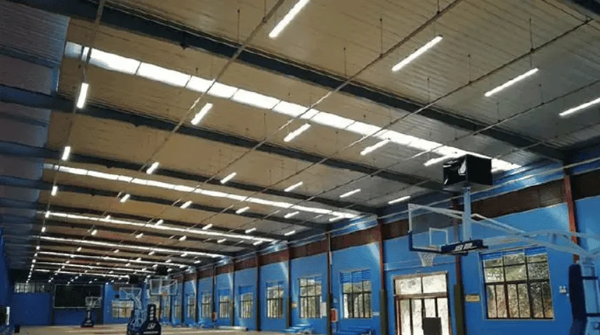 Apparecchio lineare LED per ambienti esposti