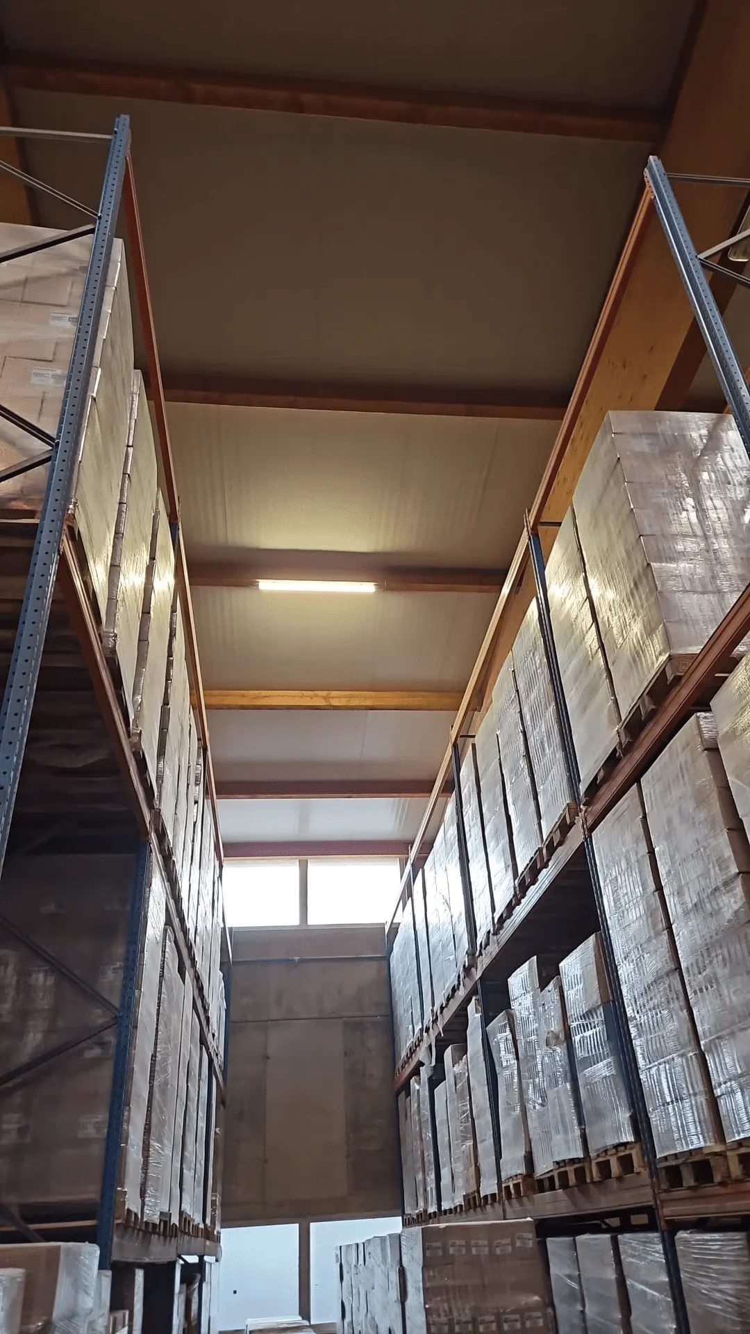 Apparecchi LED da superficie resistenti alle intemperie per un progetto di magazzino